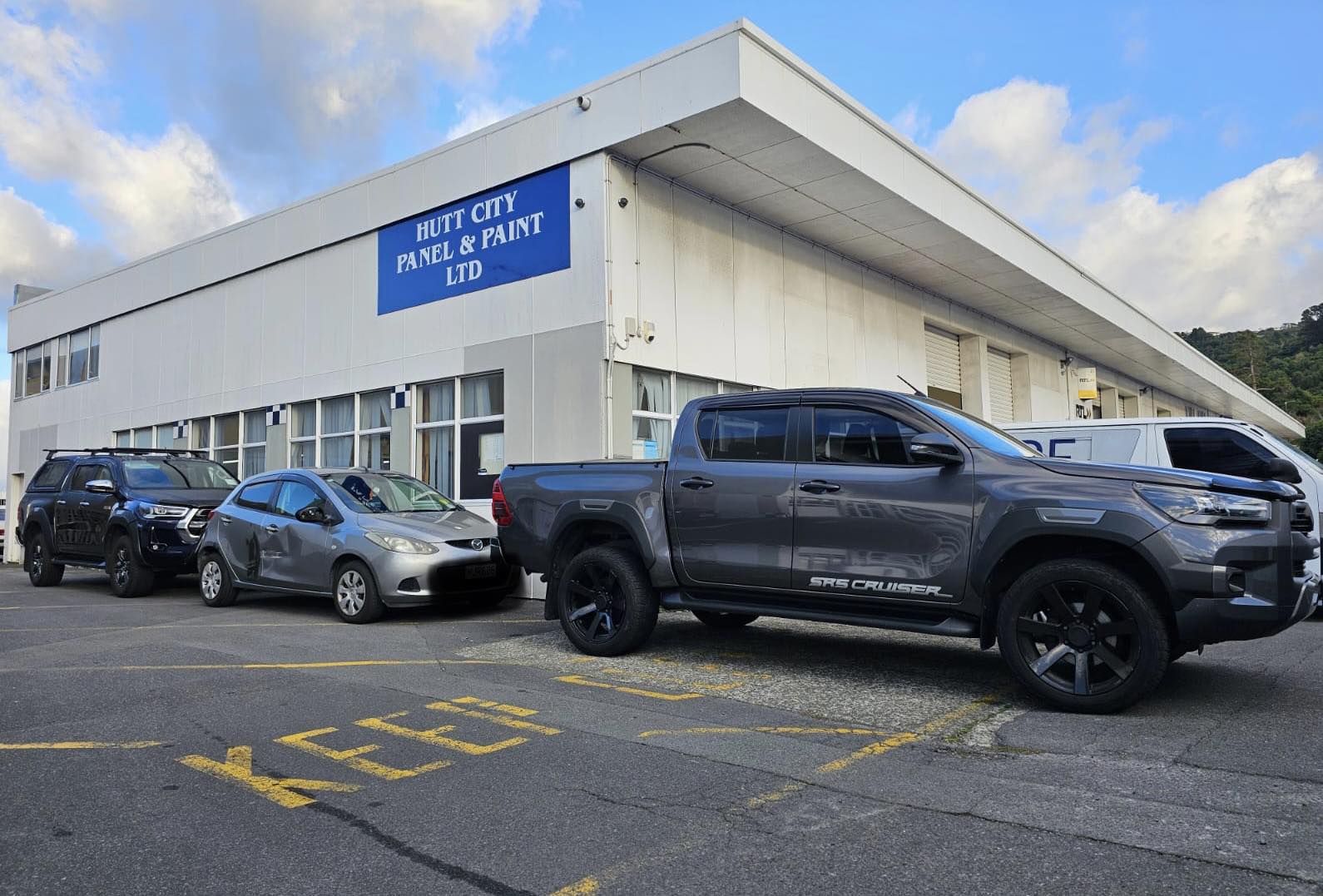 landscape modern clean auto repair workshop interior